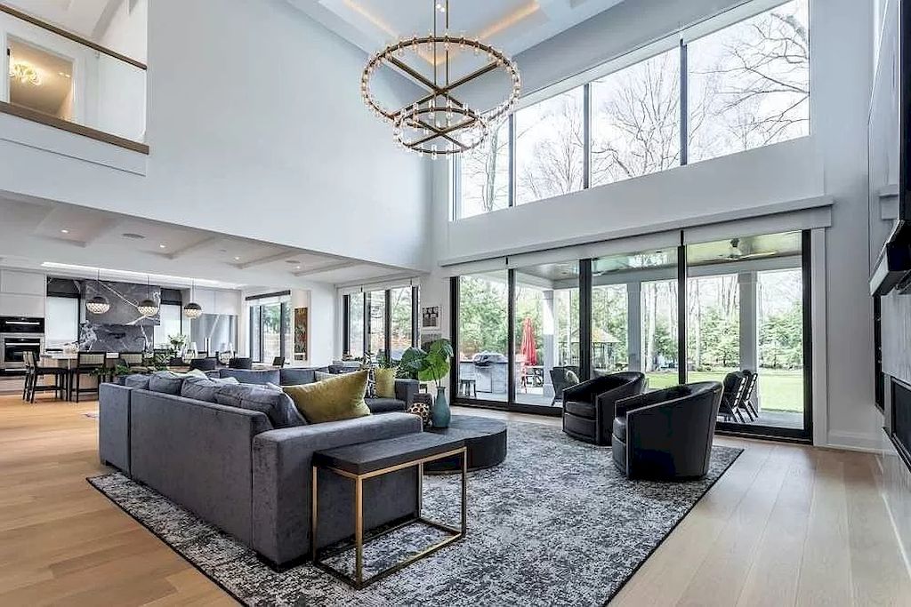 The Contemporary Smart Home in Ontario is an amazing home now available for sale. This home is located at 1585 Jalna Ave, Mississauga, ON L5J 1S8, Canada