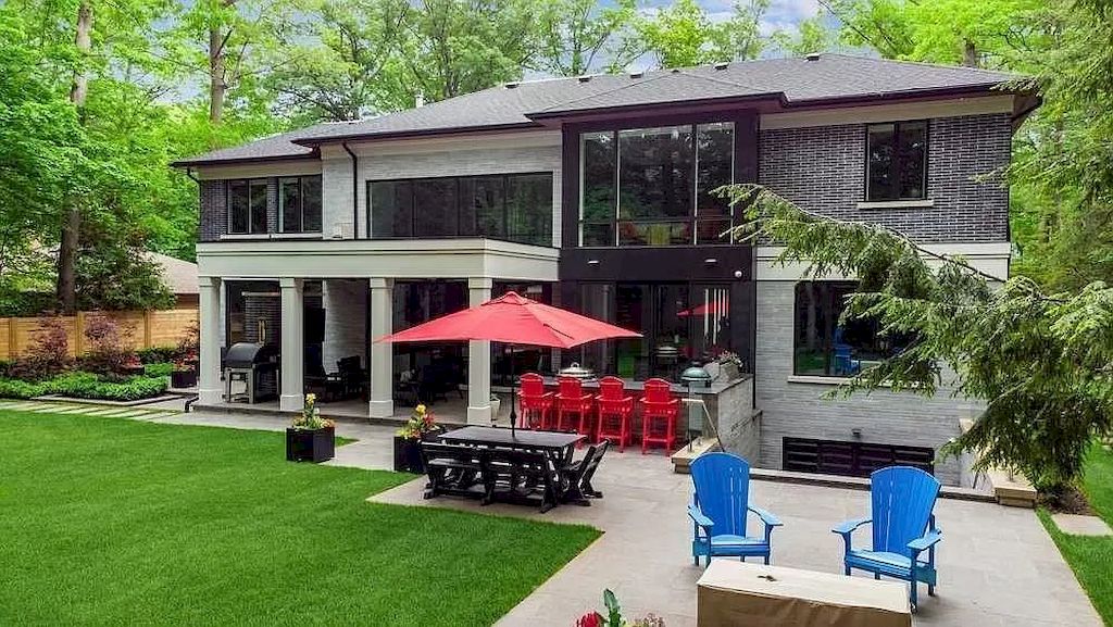 The Contemporary Smart Home in Ontario is an amazing home now available for sale. This home is located at 1585 Jalna Ave, Mississauga, ON L5J 1S8, Canada