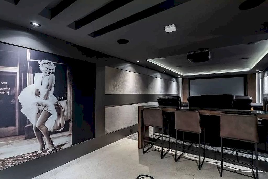 The Contemporary Smart Home in Ontario is an amazing home now available for sale. This home is located at 1585 Jalna Ave, Mississauga, ON L5J 1S8, Canada
