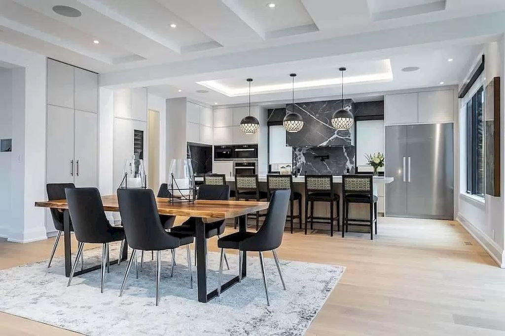 The Contemporary Smart Home in Ontario is an amazing home now available for sale. This home is located at 1585 Jalna Ave, Mississauga, ON L5J 1S8, Canada