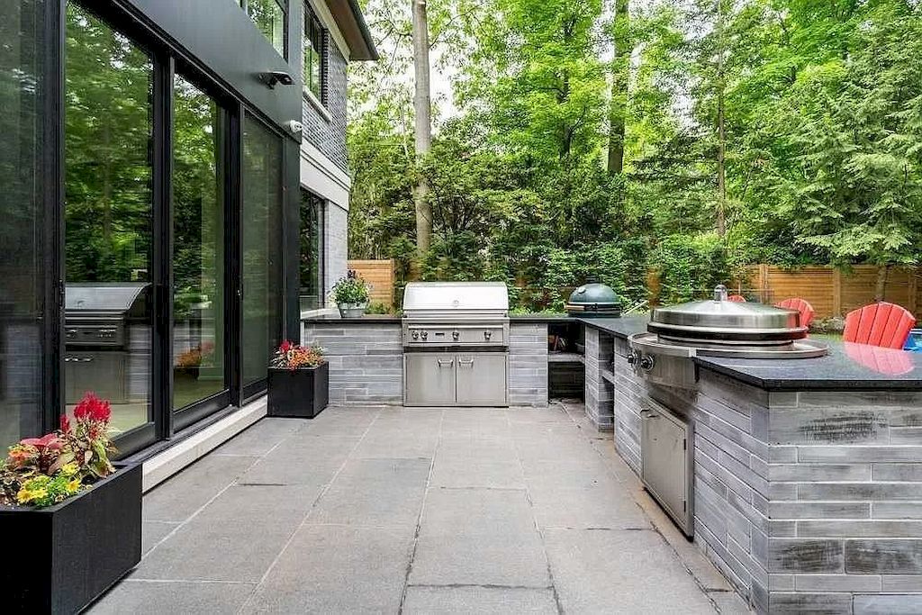 The Contemporary Smart Home in Ontario is an amazing home now available for sale. This home is located at 1585 Jalna Ave, Mississauga, ON L5J 1S8, Canada
