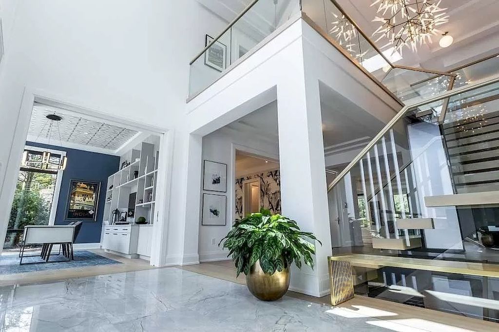 The Contemporary Smart Home in Ontario is an amazing home now available for sale. This home is located at 1585 Jalna Ave, Mississauga, ON L5J 1S8, Canada
