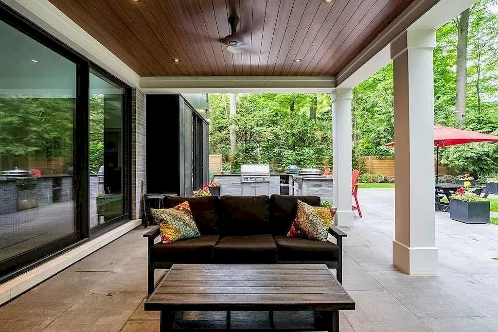 The Contemporary Smart Home in Ontario is an amazing home now available for sale. This home is located at 1585 Jalna Ave, Mississauga, ON L5J 1S8, Canada