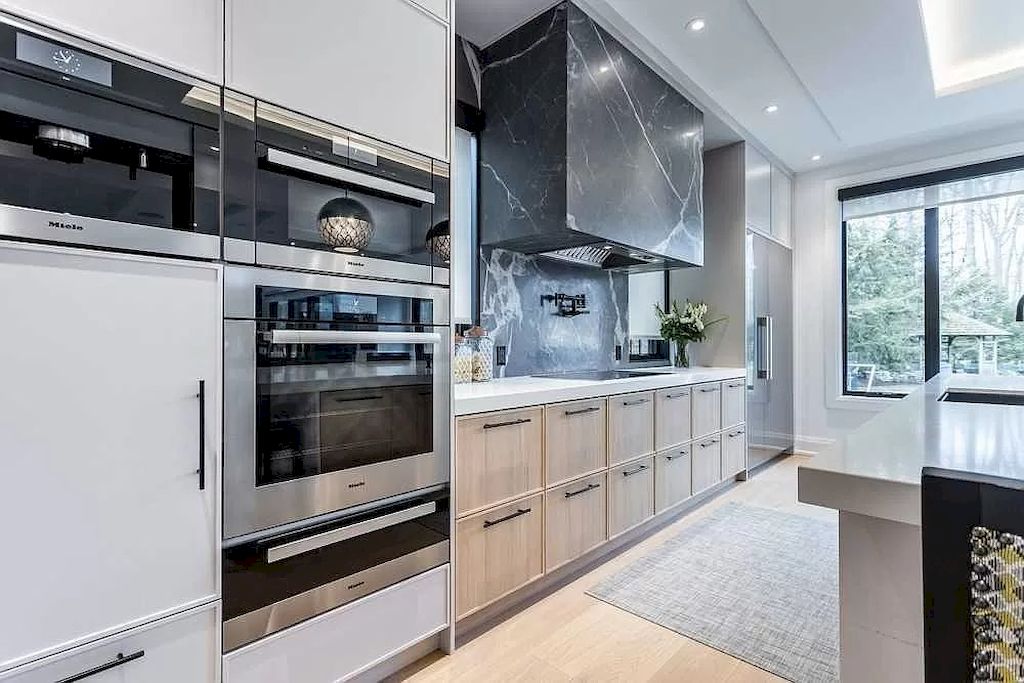 The Contemporary Smart Home in Ontario is an amazing home now available for sale. This home is located at 1585 Jalna Ave, Mississauga, ON L5J 1S8, Canada
