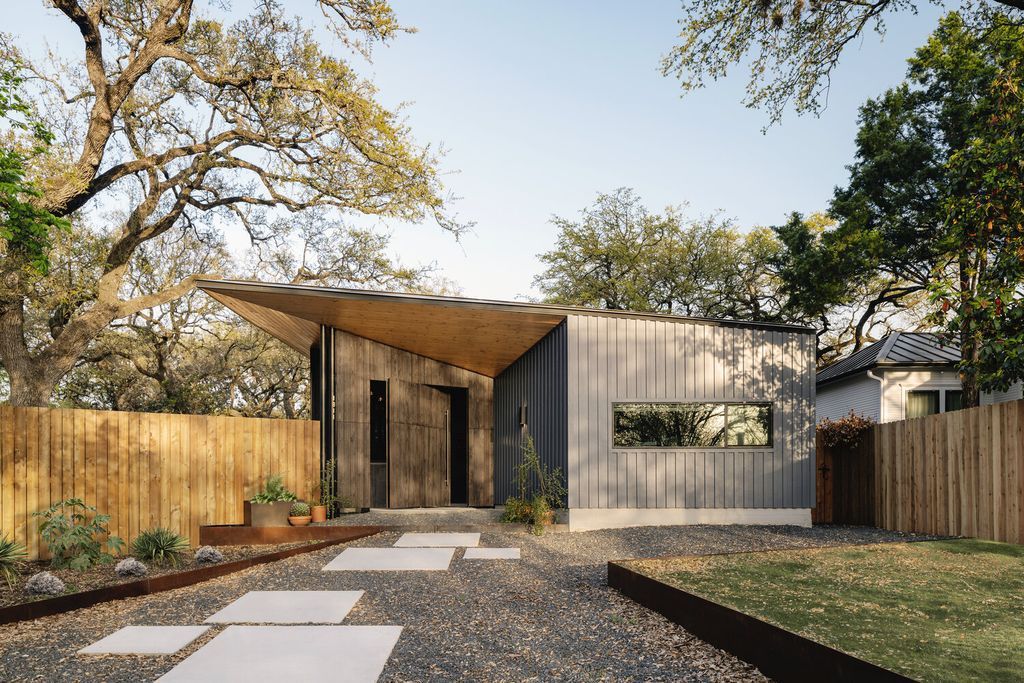 Bouldin Creek Residence Quiet Single story Retreat by Ravel Architecture 11