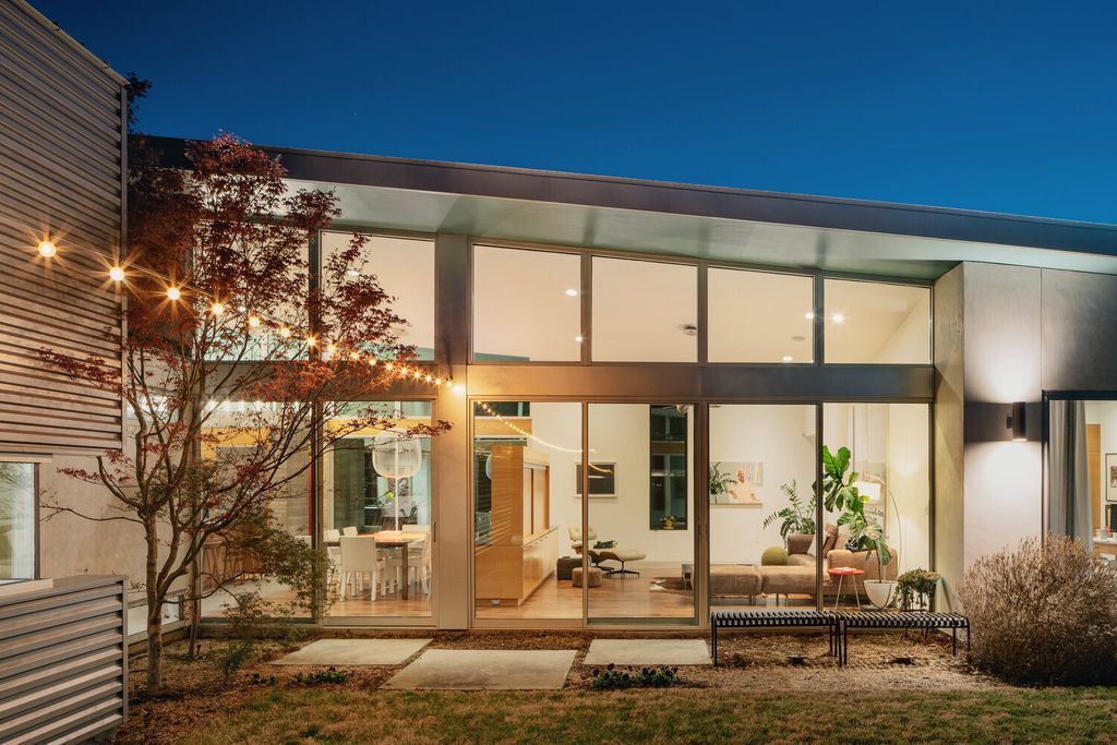 Bouldin Creek Residence Quiet Single story Retreat by Ravel Architecture 9
