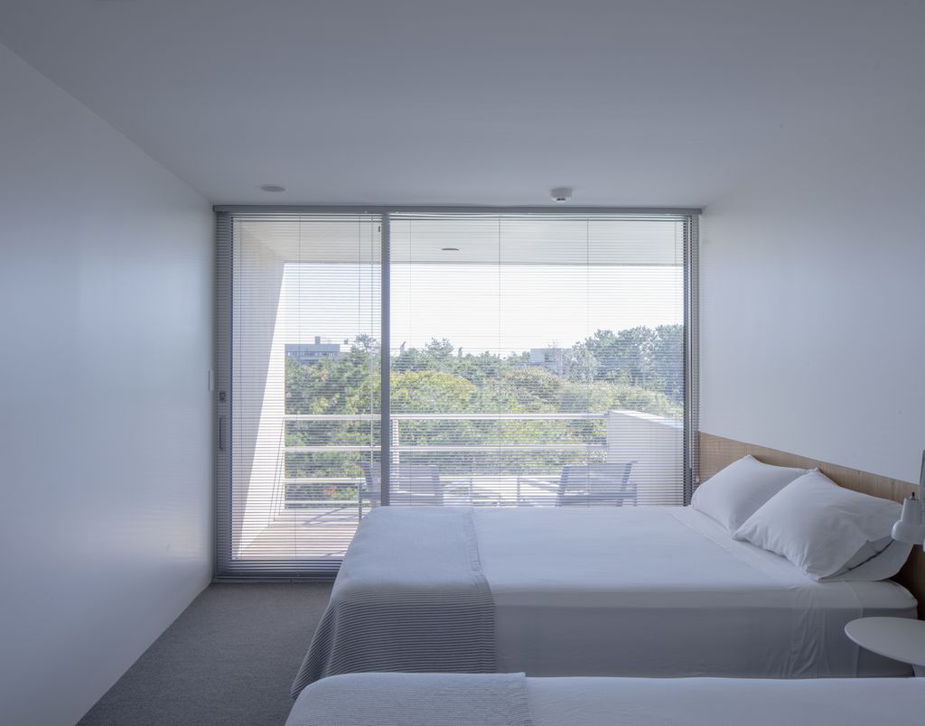 House in the Dunes, Stunning Renovation by Worrell Yeung Architecture