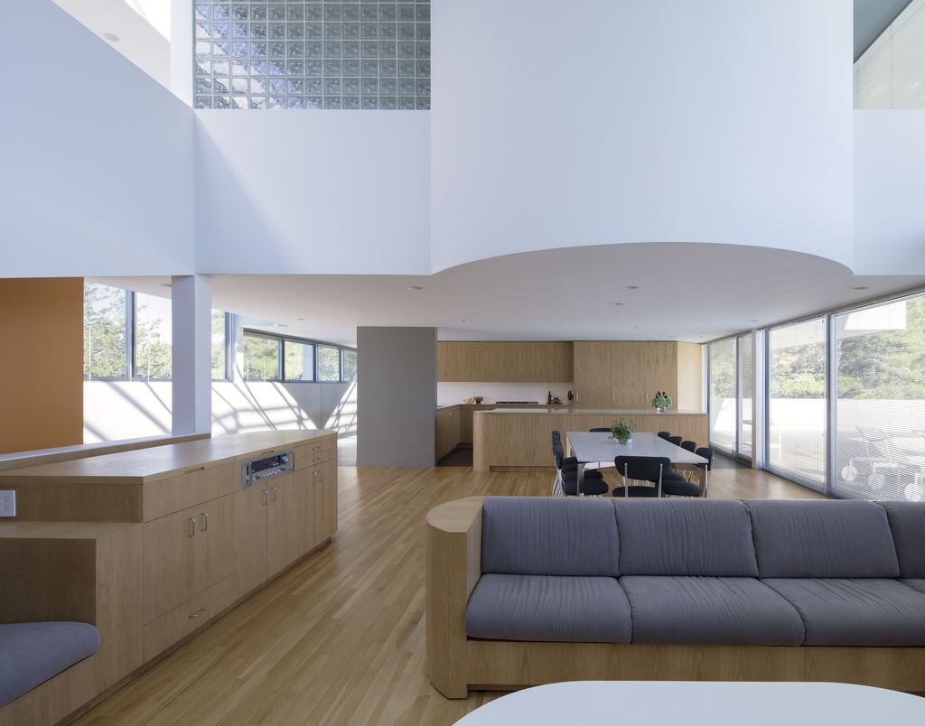 House in the Dunes, Stunning Renovation by Worrell Yeung Architecture