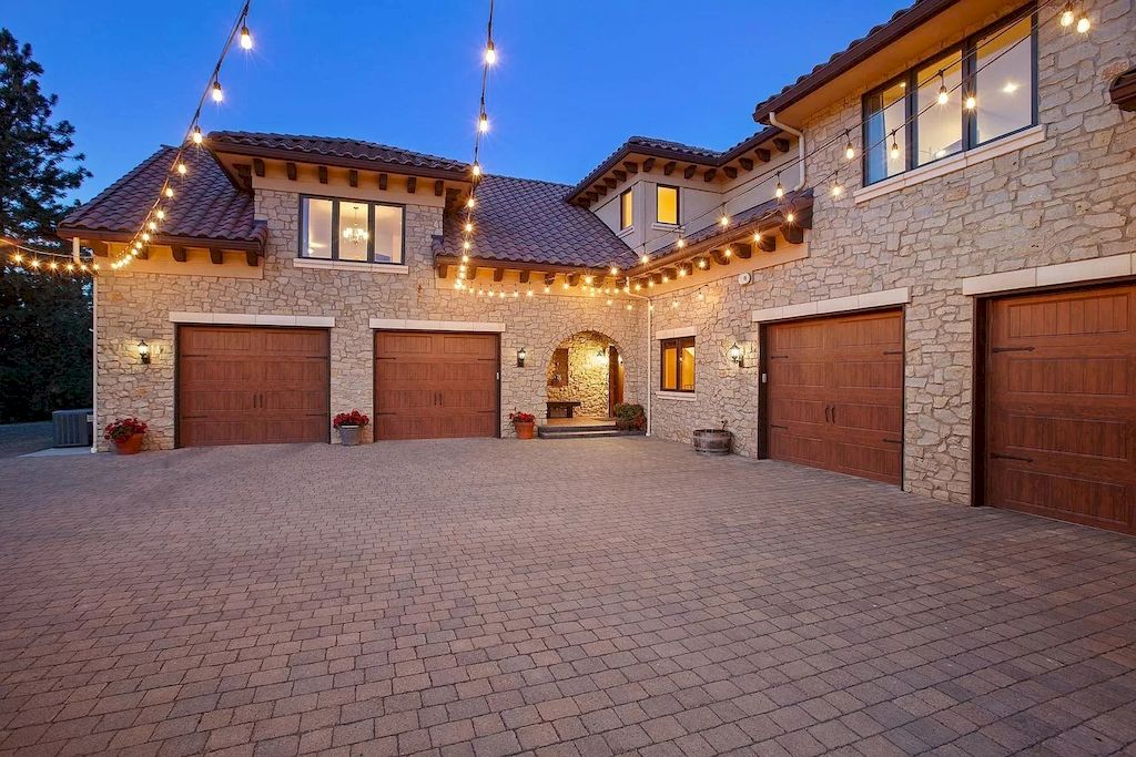 The Incredible Home in Washington combines old-world design with today’s modern conveniences now available for sale. This home is located at 8719 S Palouse Hwy, Spokane, Washington