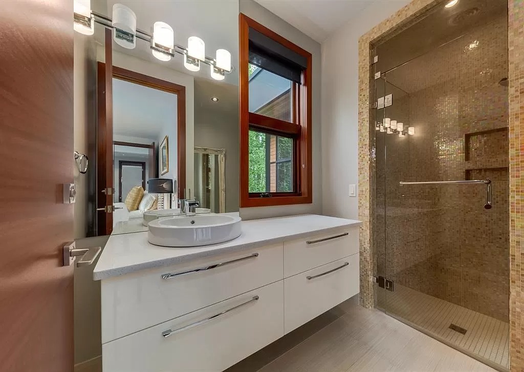 The Remarkable Contemporary House in Alberta features spectacular unobstructed city views now available for sale. This home is located at 628 S Britannia Dr SW, Calgary, AB T2S 1J1, Canada