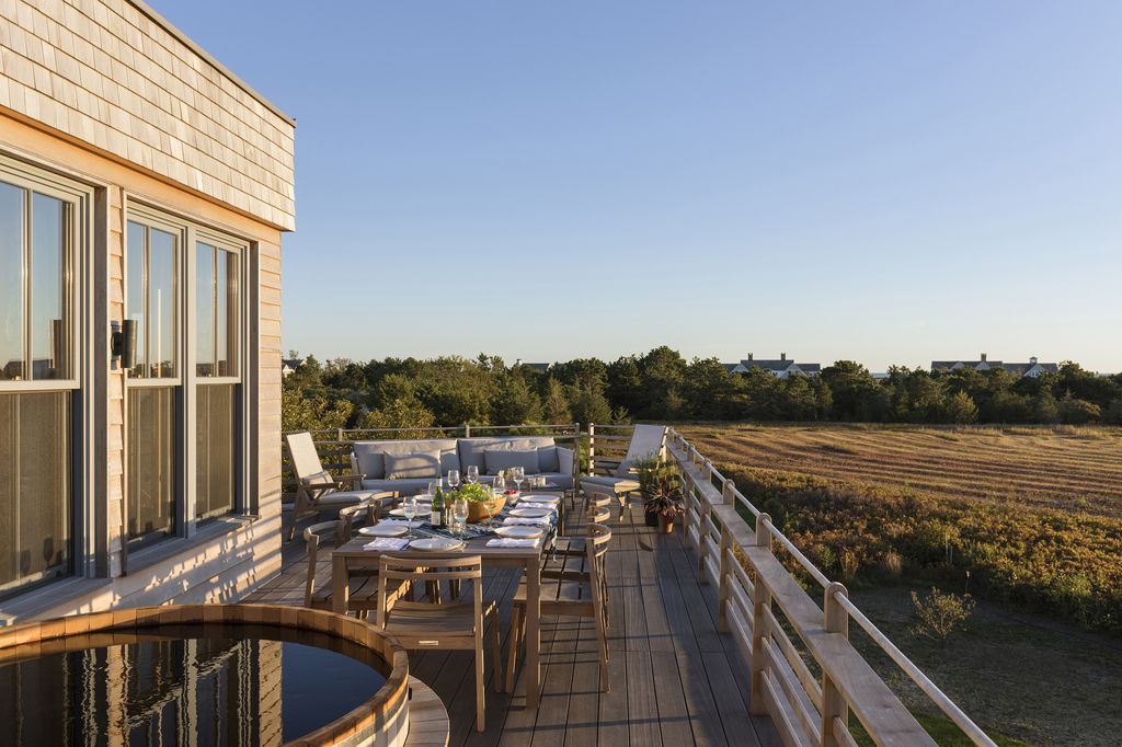 Meadow Beach house offers laid back elegance by Andrew Franz Architect 14