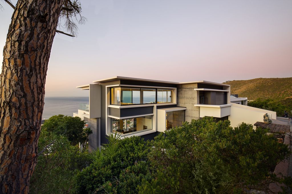 Pool Penthouse Glamorous urban home on slope by Jenny Mills Architects 5
