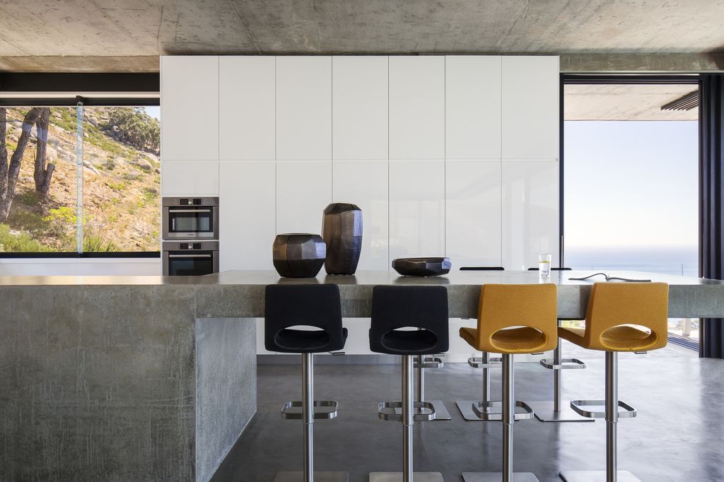 Pool Penthouse Glamorous urban home on slope by Jenny Mills Architects 9