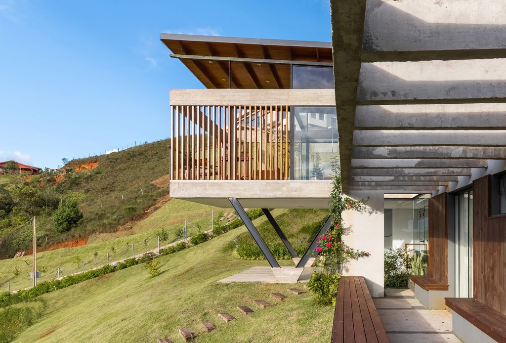 TKN House a Stunning Mountain Home on Steep Site by OTP Arquitetura 1