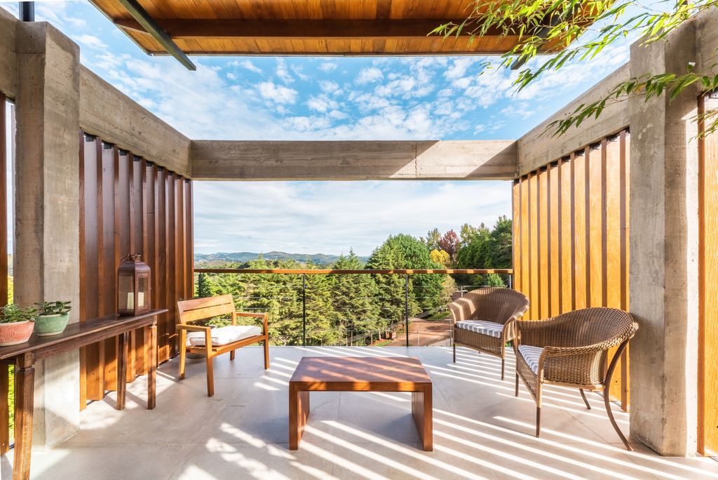 TKN House a Stunning Mountain Home on Steep Site by OTP Arquitetura 13