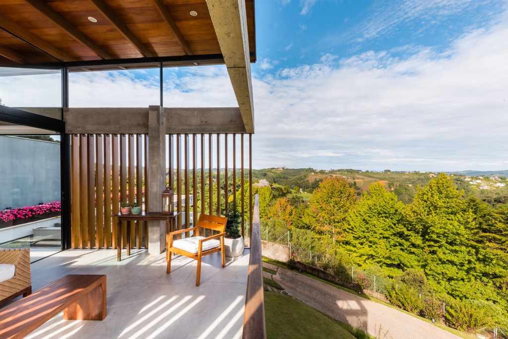 TKN House, a Stunning Mountain Home on Steep Site by OTP Arquitetura