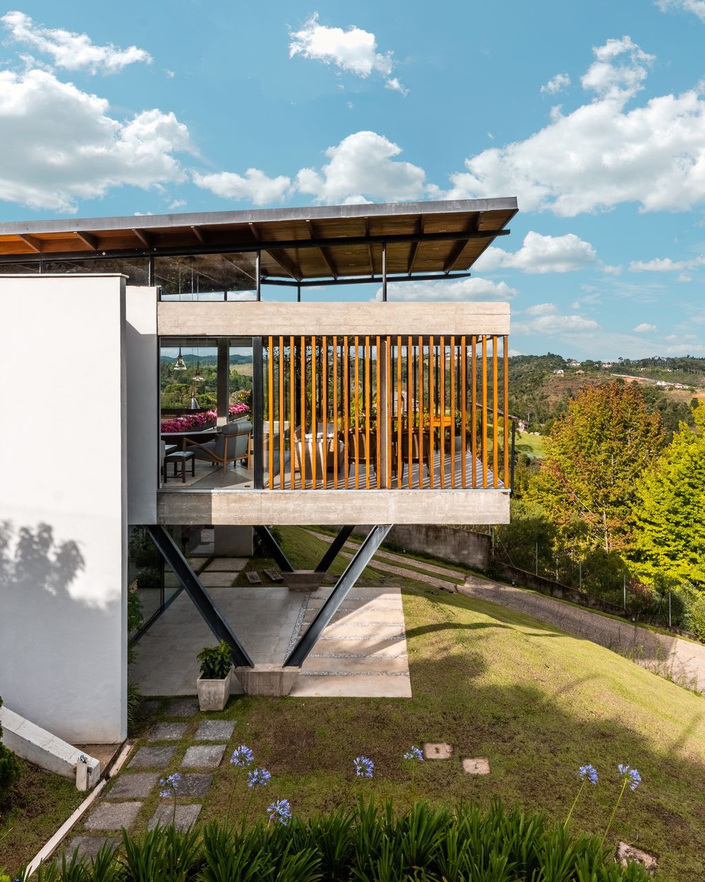 TKN House a Stunning Mountain Home on Steep Site by OTP Arquitetura 3