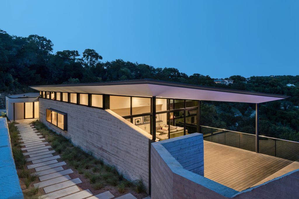 The High Road impressive boomerang shape house by Ravel Architecture 1