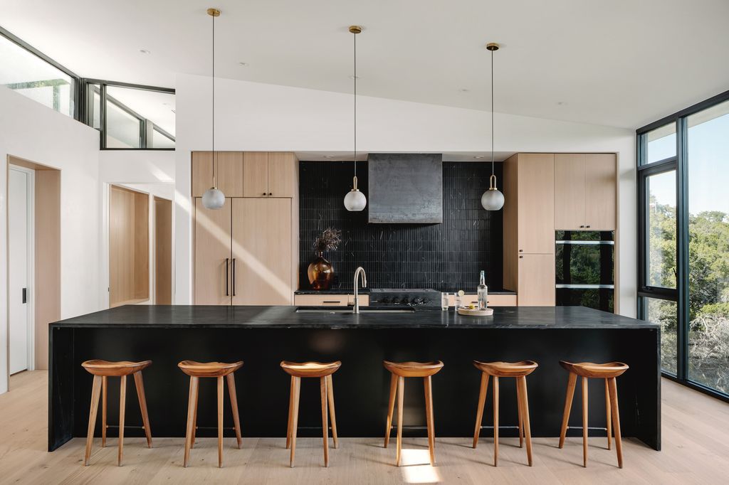 The High Road, impressive boomerang shape house by Ravel Architecture