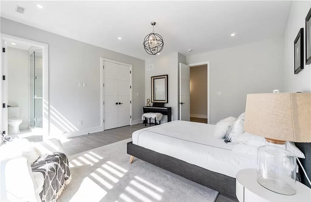 The Beautiful House in Ontario is an amazing home now available for sale. This home is located at 1322 Stanbury Rd, Oakville, ON L6L 2J4, Canada