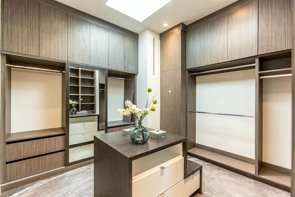 The Modern Home in Richmond is a true blend of convenience and content now available for sale. This home is located at 8731 Cullen Cres, Richmond, BC V6Y 2W9, Canada