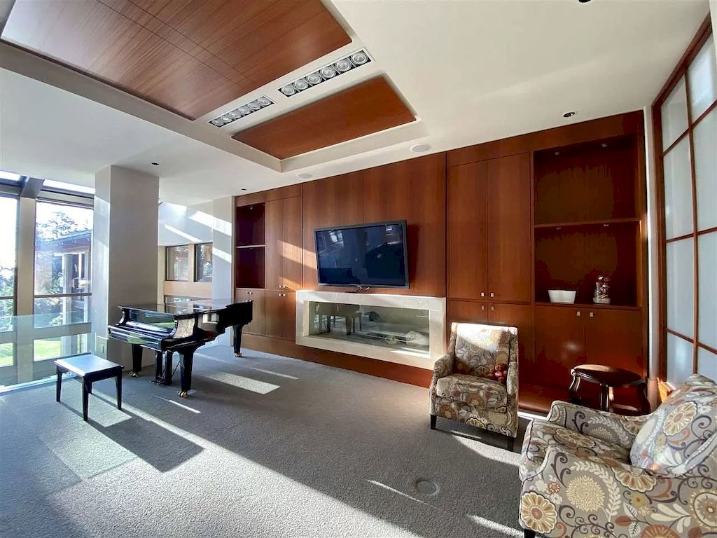The World-Class Estate in West Vancouver is a spectacular concrete residence now available for sale. This home is located at 2860 Mathers Ave, West Vancouver, BC V7V 2J9, Canada