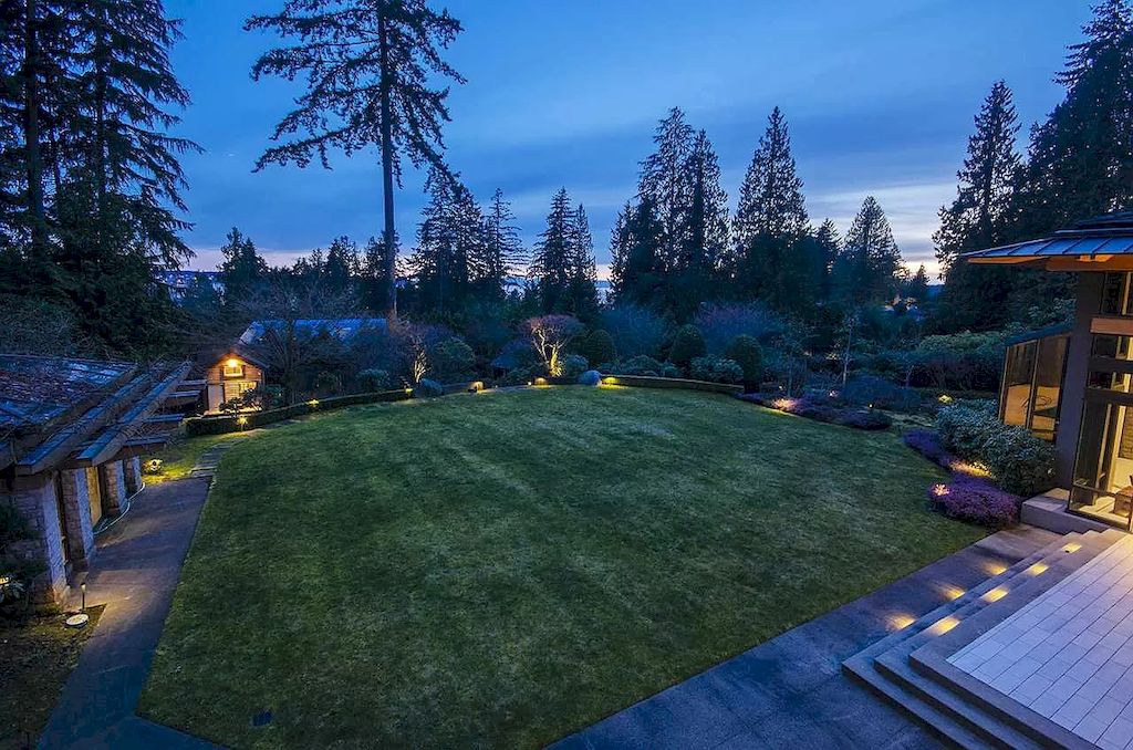 The World-Class Estate in West Vancouver is a spectacular concrete residence now available for sale. This home is located at 2860 Mathers Ave, West Vancouver, BC V7V 2J9, Canada
