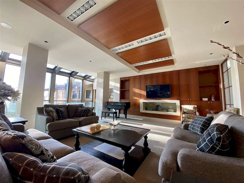 The World-Class Estate in West Vancouver is a spectacular concrete residence now available for sale. This home is located at 2860 Mathers Ave, West Vancouver, BC V7V 2J9, Canada
