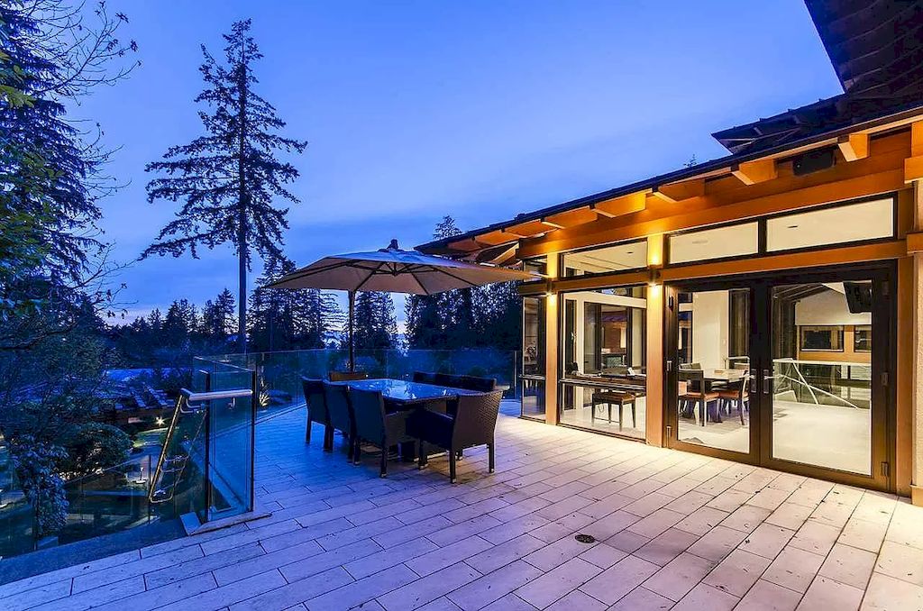 The World-Class Estate in West Vancouver is a spectacular concrete residence now available for sale. This home is located at 2860 Mathers Ave, West Vancouver, BC V7V 2J9, Canada