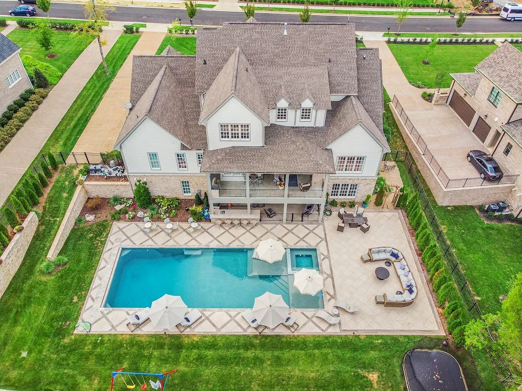 This $3,499,000 Coveted Home Perfect for Entertaining Year Round in Tennessee
