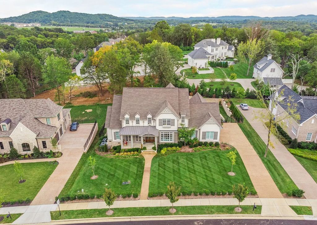 This $3,499,000 Coveted Home Perfect for Entertaining Year Round in Tennessee