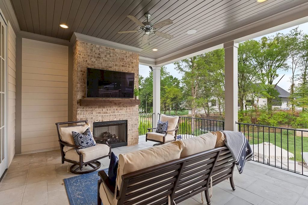 This $3,499,000 Coveted Home Perfect for Entertaining Year Round in Tennessee