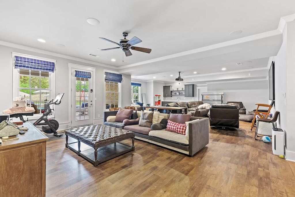 This $3,499,000 Coveted Home Perfect for Entertaining Year Round in Tennessee