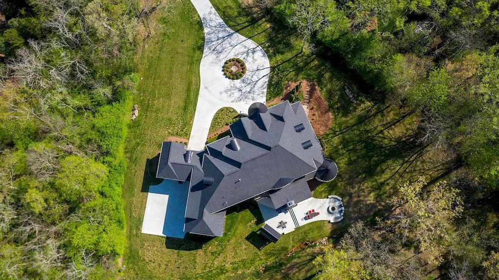 Tranquility and Inspiration Abounds in this Tennessee $3,800,000 Elegant Estate