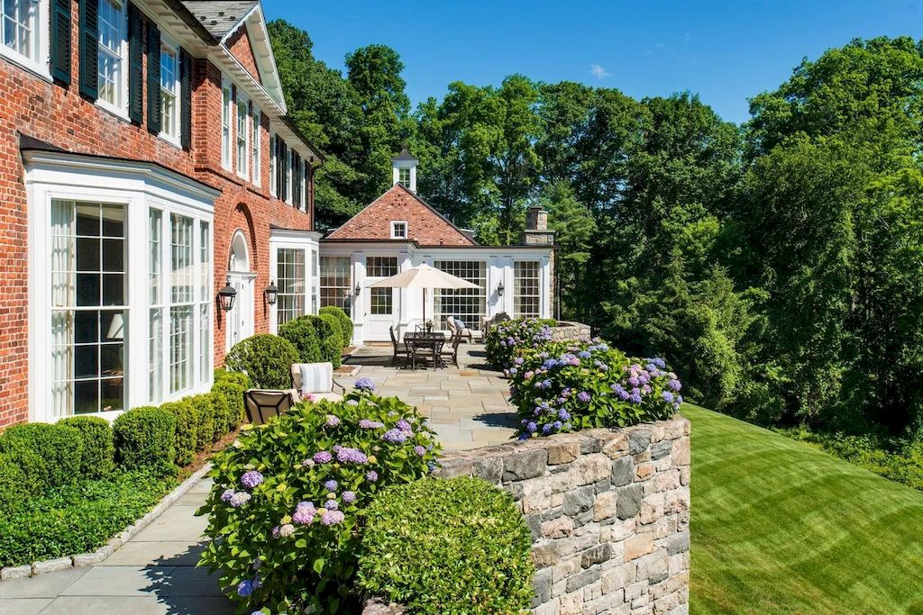Connecticut Spectacular Pool House with Panoramic Vista of the Lake on Market for  $17,000,000