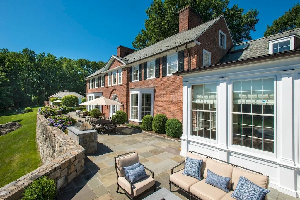 Connecticut Spectacular Pool House with Panoramic Vista of the Lake on Market for  $17,000,000
