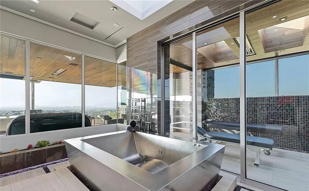 Modern Impressive Residence in Nevada with the highest quality smart home automation technology sells for $32,500,000