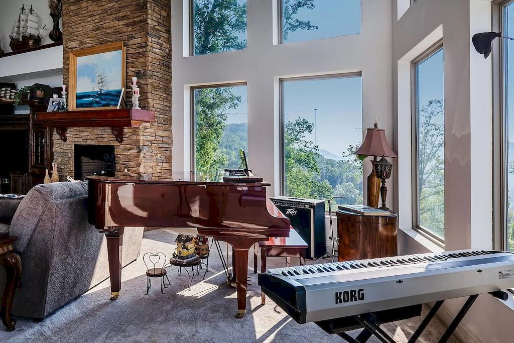 Enjoy Incredible Views, Peacefulness Inspiration in Tennessee from this $3,200,000 Private Mountaintop Oasis