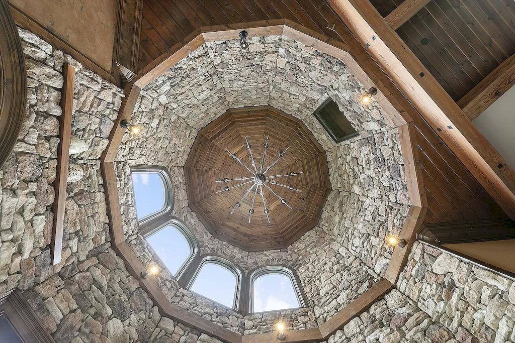 This $9,000,000 Timeless Classic Estate in Tennessee is the Mark of Exquisite Quality Workmanship and Architectural Richness
