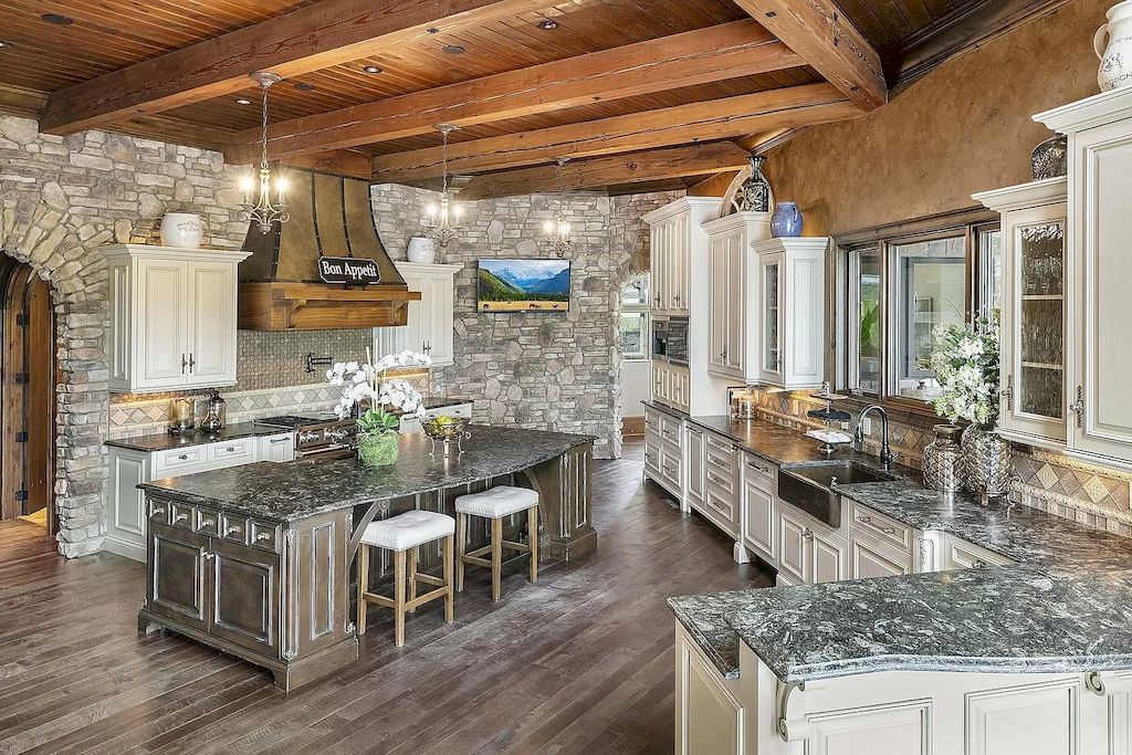 This $9,000,000 Timeless Classic Estate in Tennessee is the Mark of Exquisite Quality Workmanship and Architectural Richness