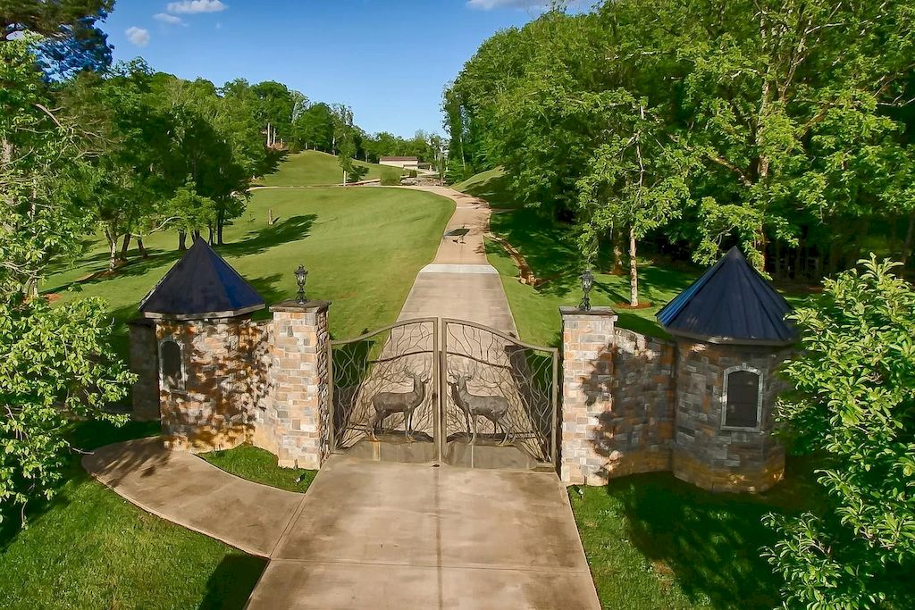 This $9,000,000 Timeless Classic Estate in Tennessee is the Mark of Exquisite Quality Workmanship and Architectural Richness