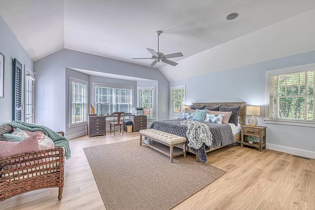 Spacious New York homes offering peace and quite place hits Market for $3,195,000