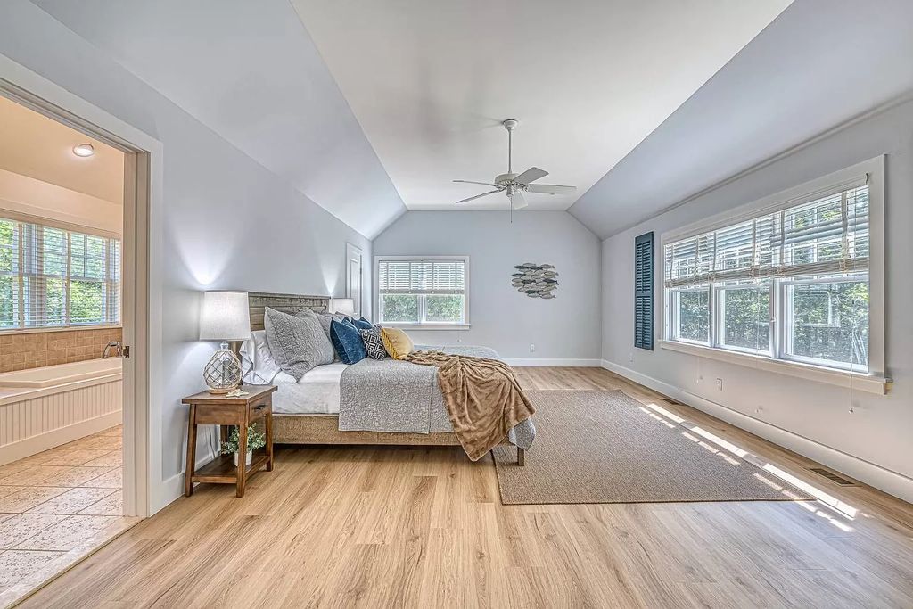 Spacious New York homes offering peace and quite place hits Market for $3,195,000