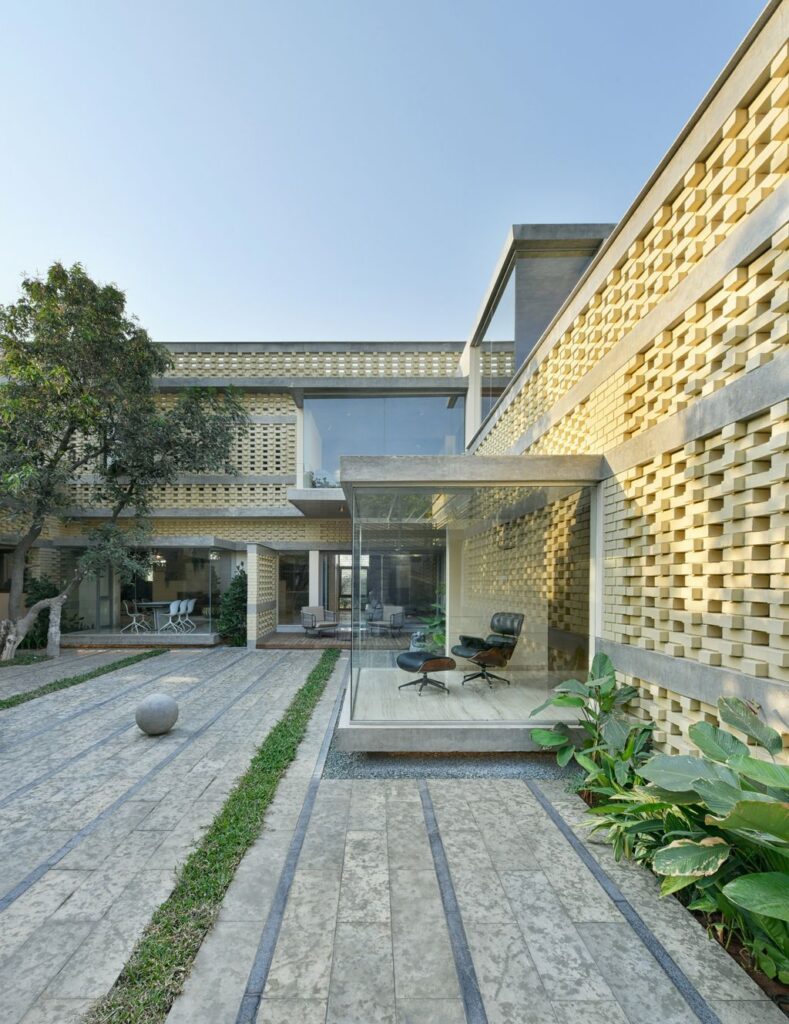 Brick Mask House spacious luxury retirement home by Spacefiction Studio 5