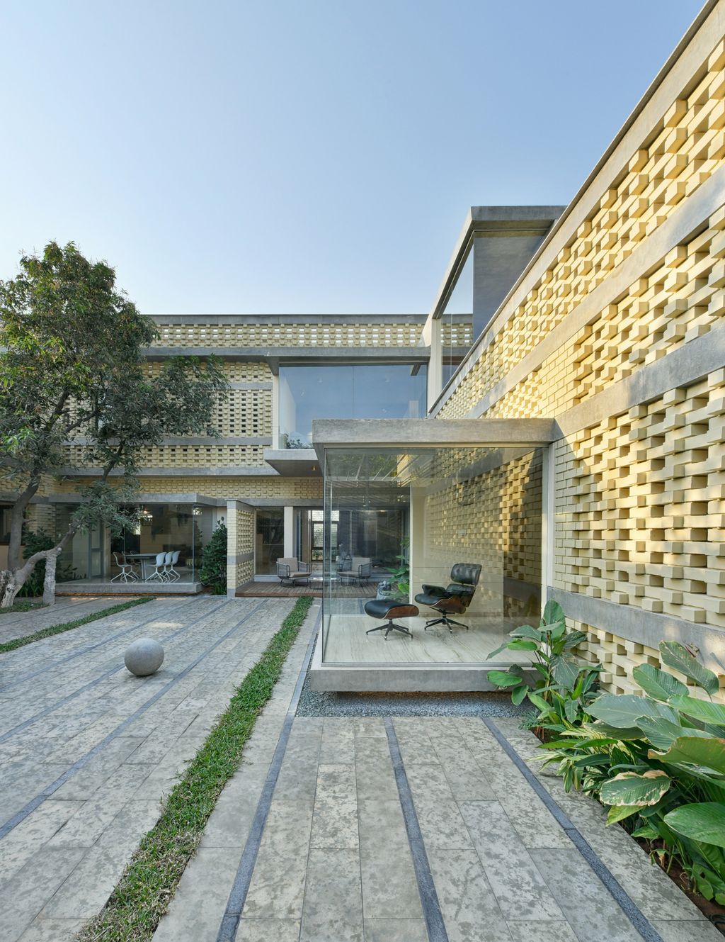 Brick Mask House spacious luxury retirement home by Spacefiction Studio 5