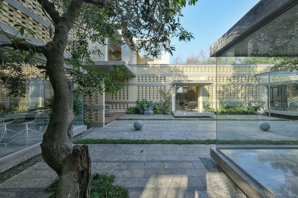 Brick Mask House spacious luxury retirement home by Spacefiction Studio 7