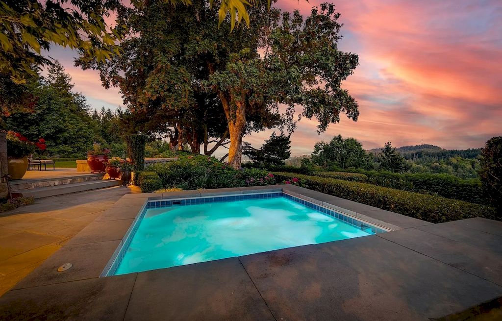 The Captivating Estate in Oregon is an architectural masterpiece now available for sale. This home located at 439 NW Hilltop Dr, Portland, Oregon