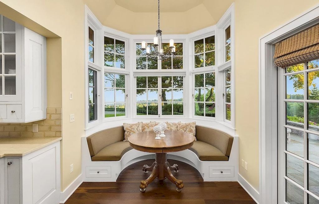 The Captivating Estate in Oregon is an architectural masterpiece now available for sale. This home located at 439 NW Hilltop Dr, Portland, Oregon