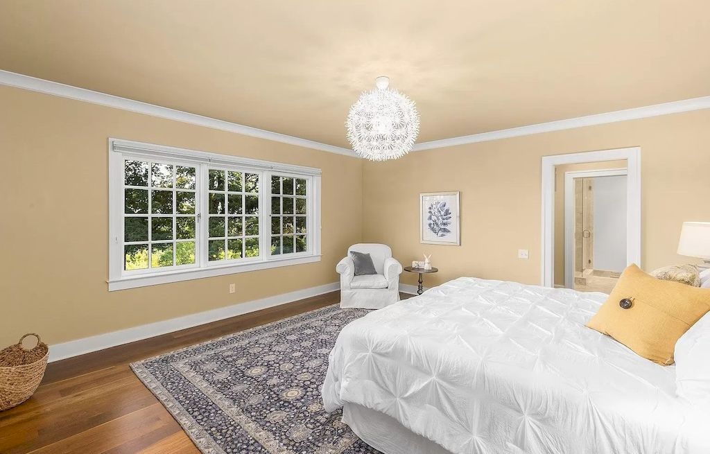 The Captivating Estate in Oregon is an architectural masterpiece now available for sale. This home located at 439 NW Hilltop Dr, Portland, Oregon