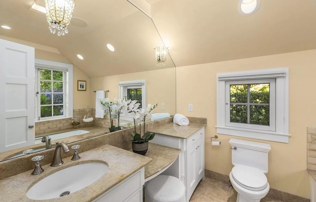 The Captivating Estate in Oregon is an architectural masterpiece now available for sale. This home located at 439 NW Hilltop Dr, Portland, Oregon